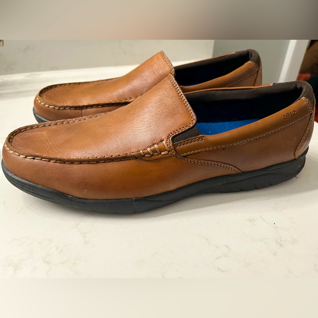 Men’s Size 8 Wide Loafers In Good Condition. Nunn Bush Brand